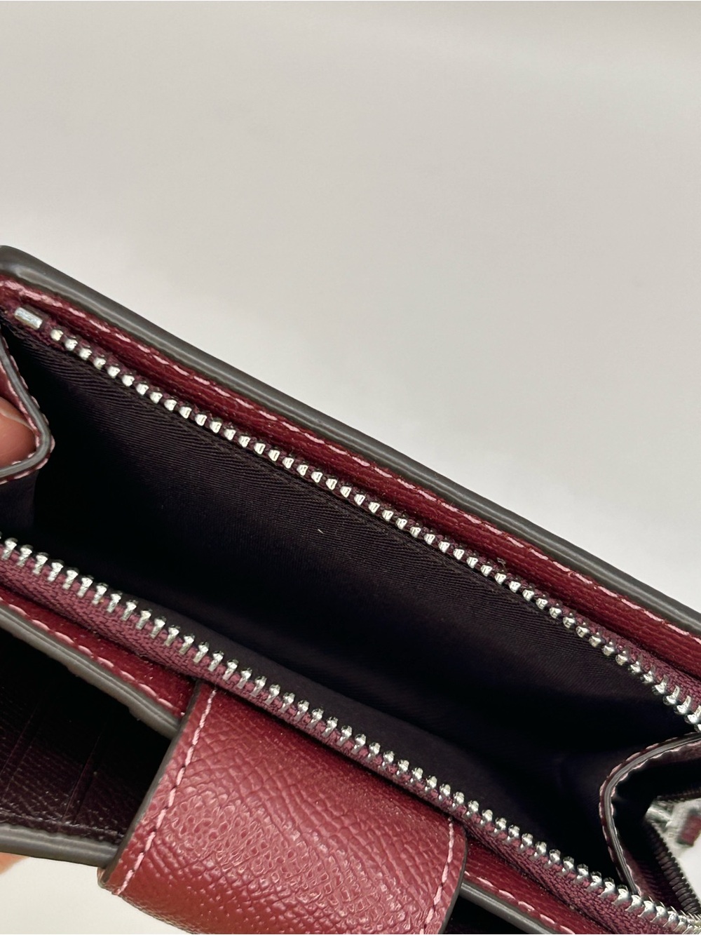 Coach Cross Grain Leather Corner Zip Wallet - Picture 4 of 10